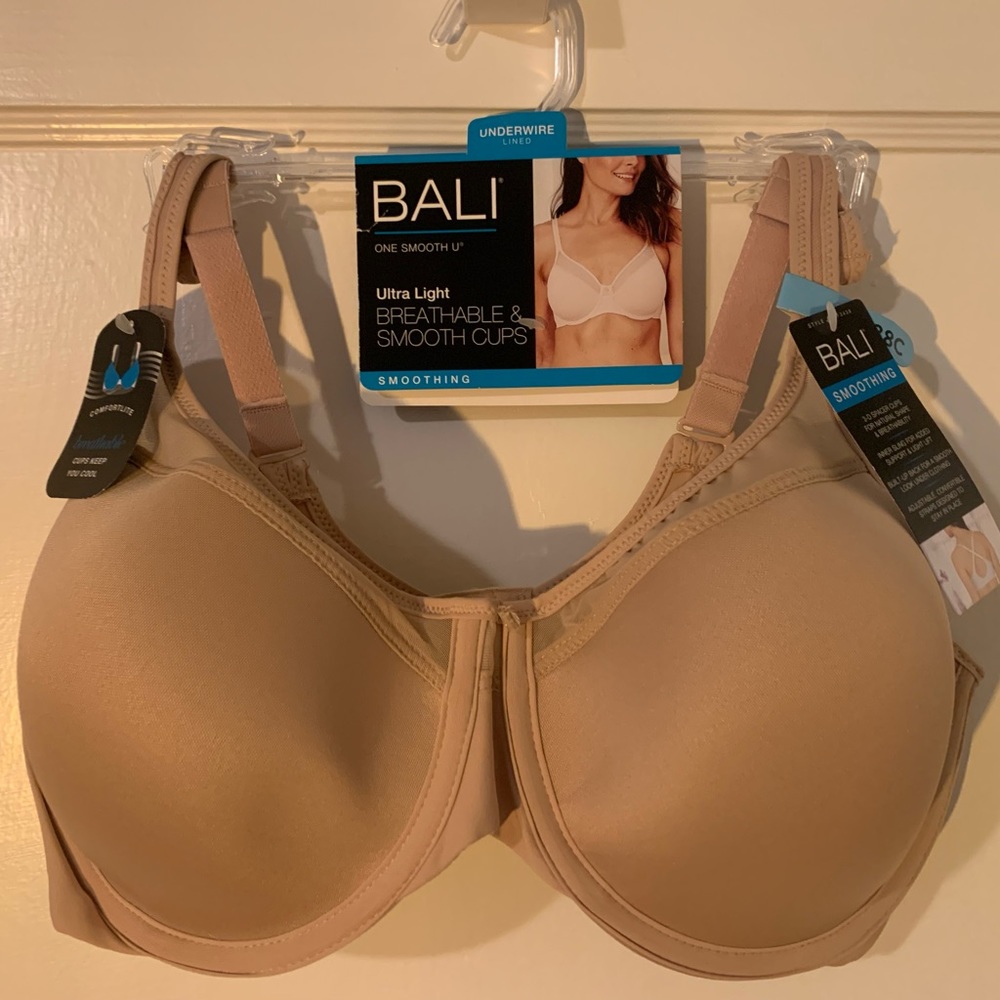 Bali Ultra Light Smoothing Underwire Bra. 38C. Light tan.